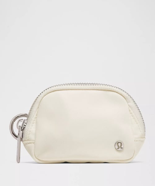 Lululemon 新品登場，迷你腰包、後背包、斜背款亮相，最低 US$38 就可擁有 5