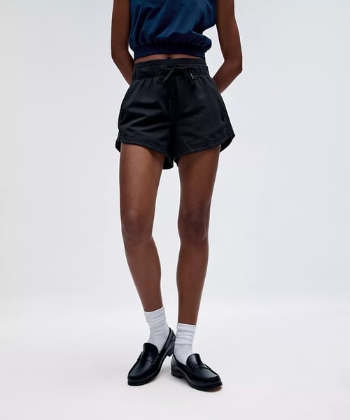 短褲季開跑！Lululemon 精選高腰短褲 4 折起，最高現省超過 NT$1400 2