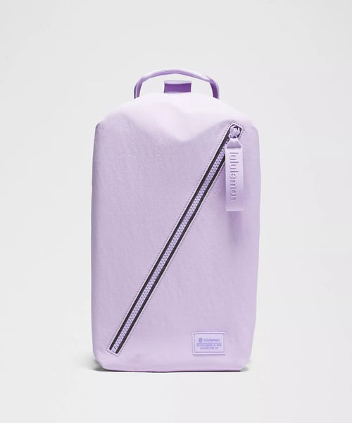 清新霧感色系 + 機能收納設計，Lululemon 新包讓你一背就上癮 3