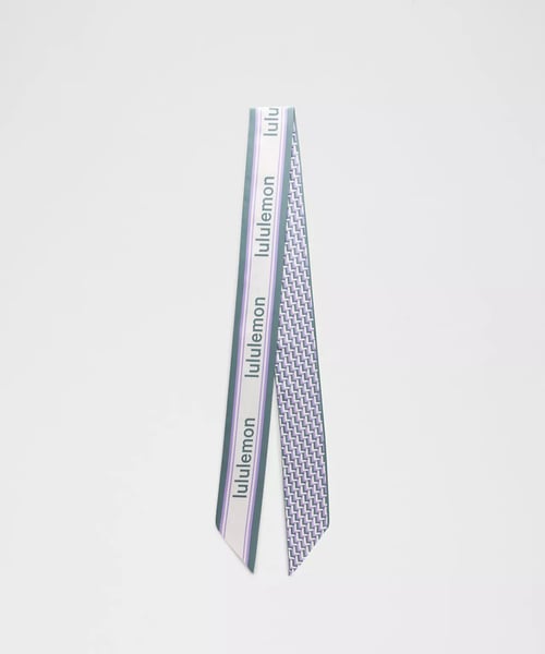 溫柔色系大人氣！Lululemon 絲緞細長圍巾 NT$1140 搶先擁有 1