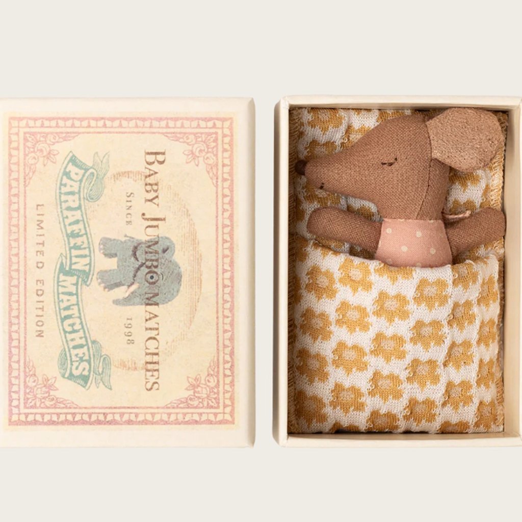 Maileg Schläfrige Babymaus in Matchbox, Rose