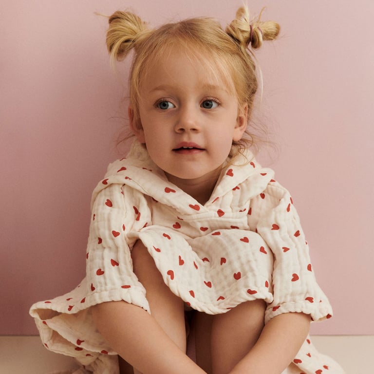 Dear April Musselin Badeponcho, Little Love Lifestylebild