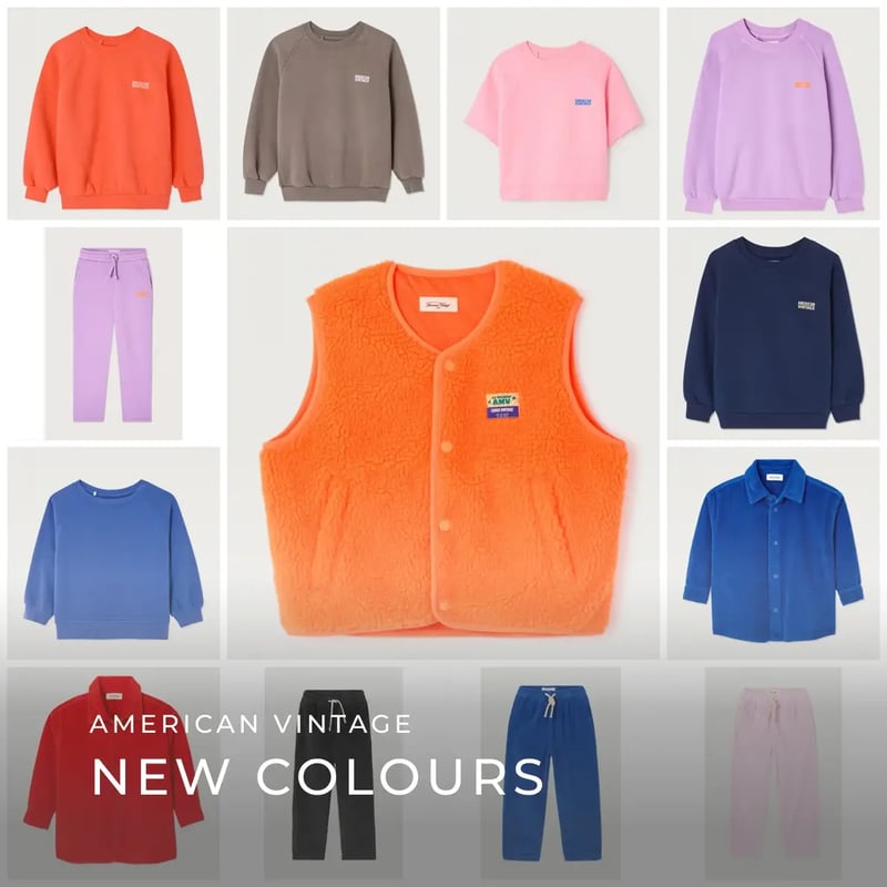 Auswahl an Kinderkleidung von American Vintage in neuen Farben, darunter Pullover, Shirts, Hosen und eine Weste