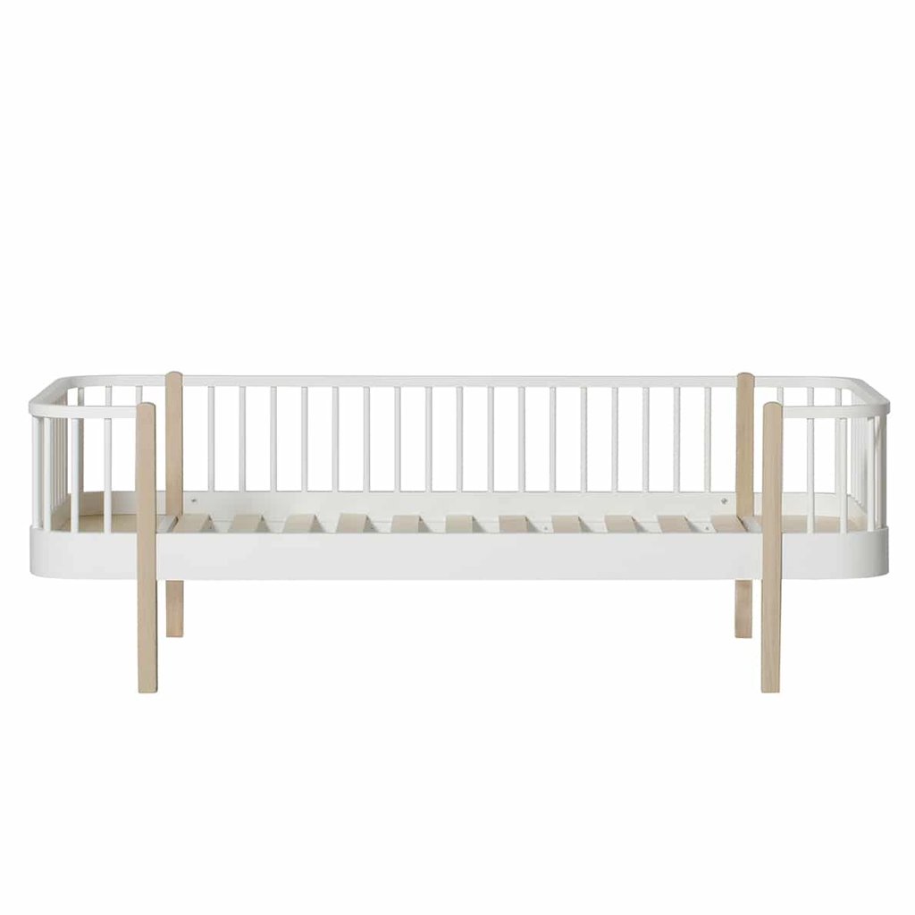 Oliver Furniture Wood Bettsofa
