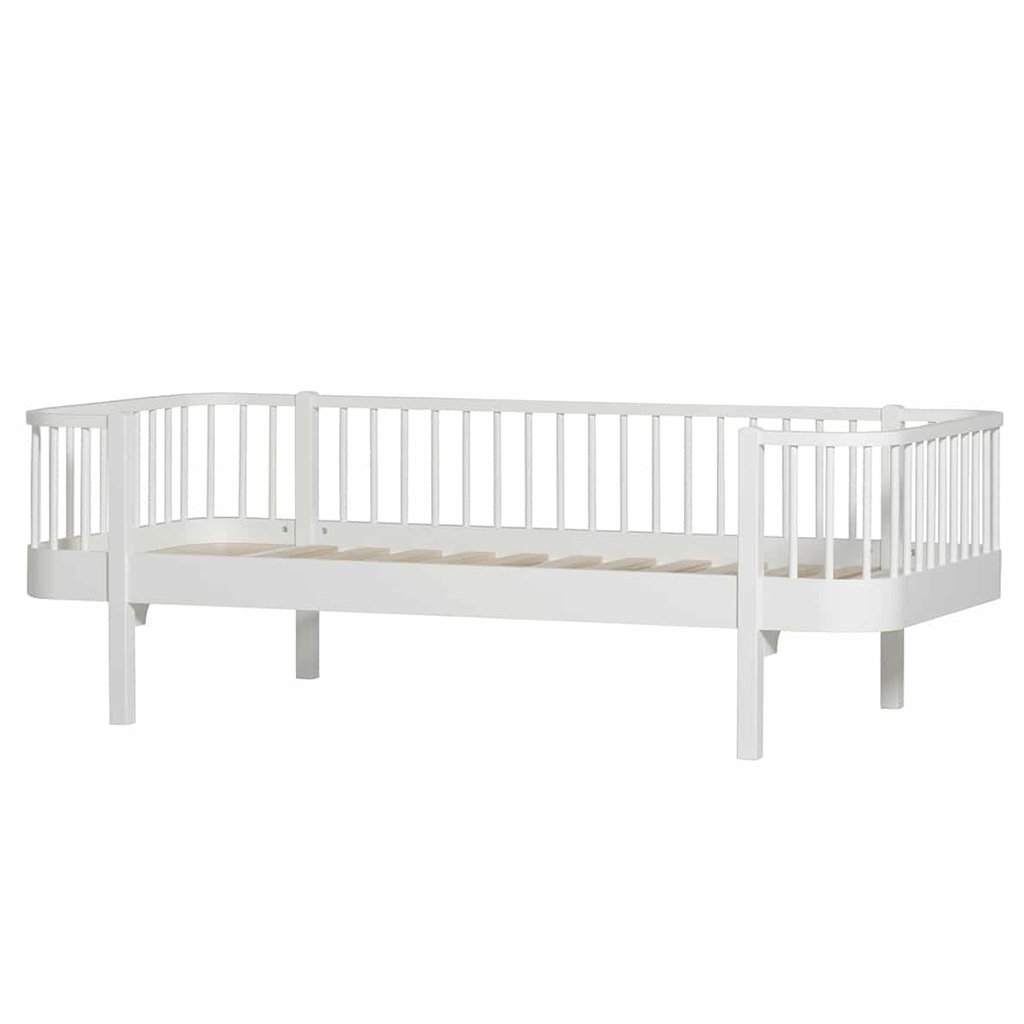 Oliver Furniture Wood Bettsofa weiss