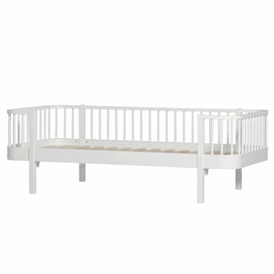 Oliver Furniture Wood Bettsofa weiss