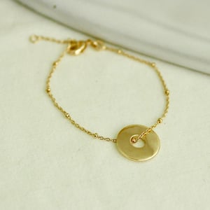 Pelina Bijoux Kinderarmband Mini Charm rund in gold/ individuelle Gravur