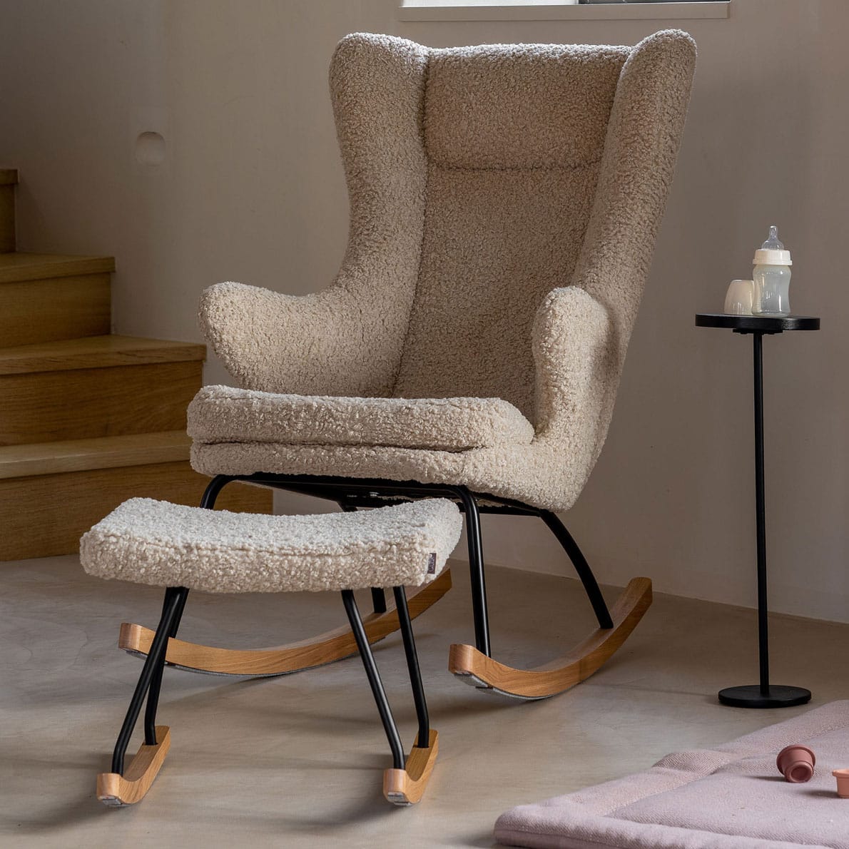 Quax Hocker zu Schaukelstuhl Chair de Luxe lifestyle bild hocker und schaukelstuhl