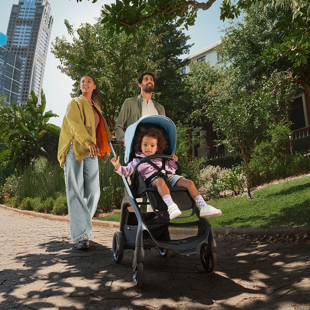 Bugaboo Dragonfly Sportwagen-Komplett-Set 1 Lifestyle Bild SPortwagen Familie Stadtausflug