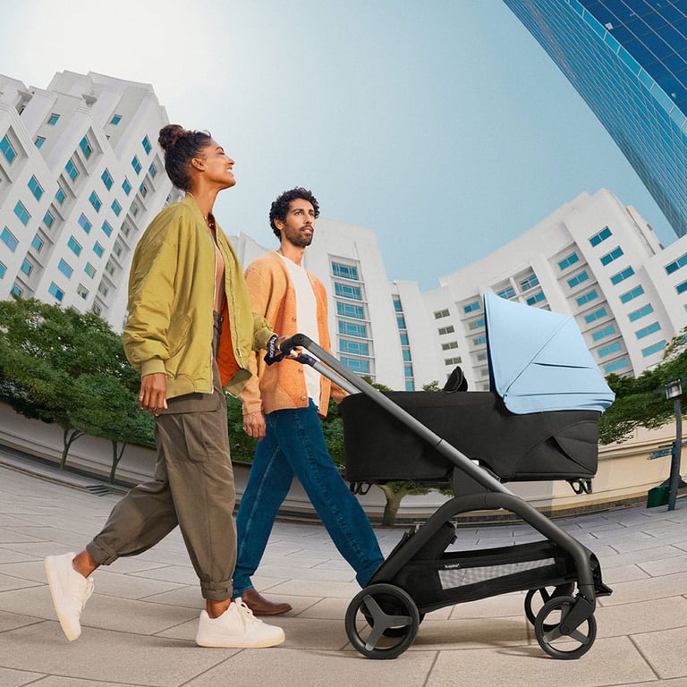 Bugaboo Dragonfly Sportwagen-Komplett-Set 4 mit Babywanne Familienausflug Stadt