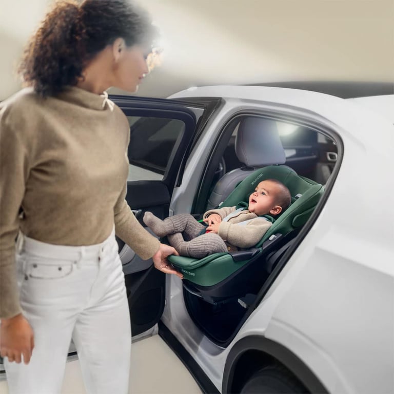 Maxi Cosi FamilyFix 360 Pro Lifestyle Bild Ausziehfunktion