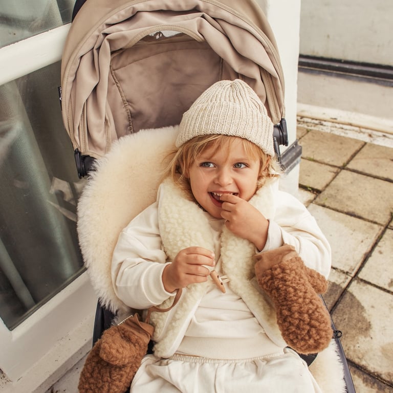 Binibamba Schafsfell Snuggler für Buggy, Kinder- und Stubenwagen Milk 3