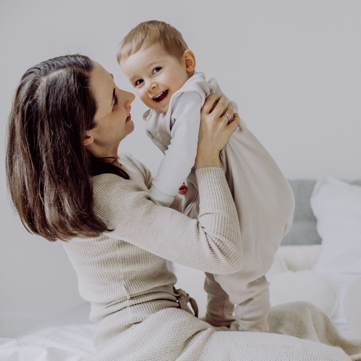 Emma & Noah Schlafsack mit Füßen Essential Beige (1.0 TOG) 4