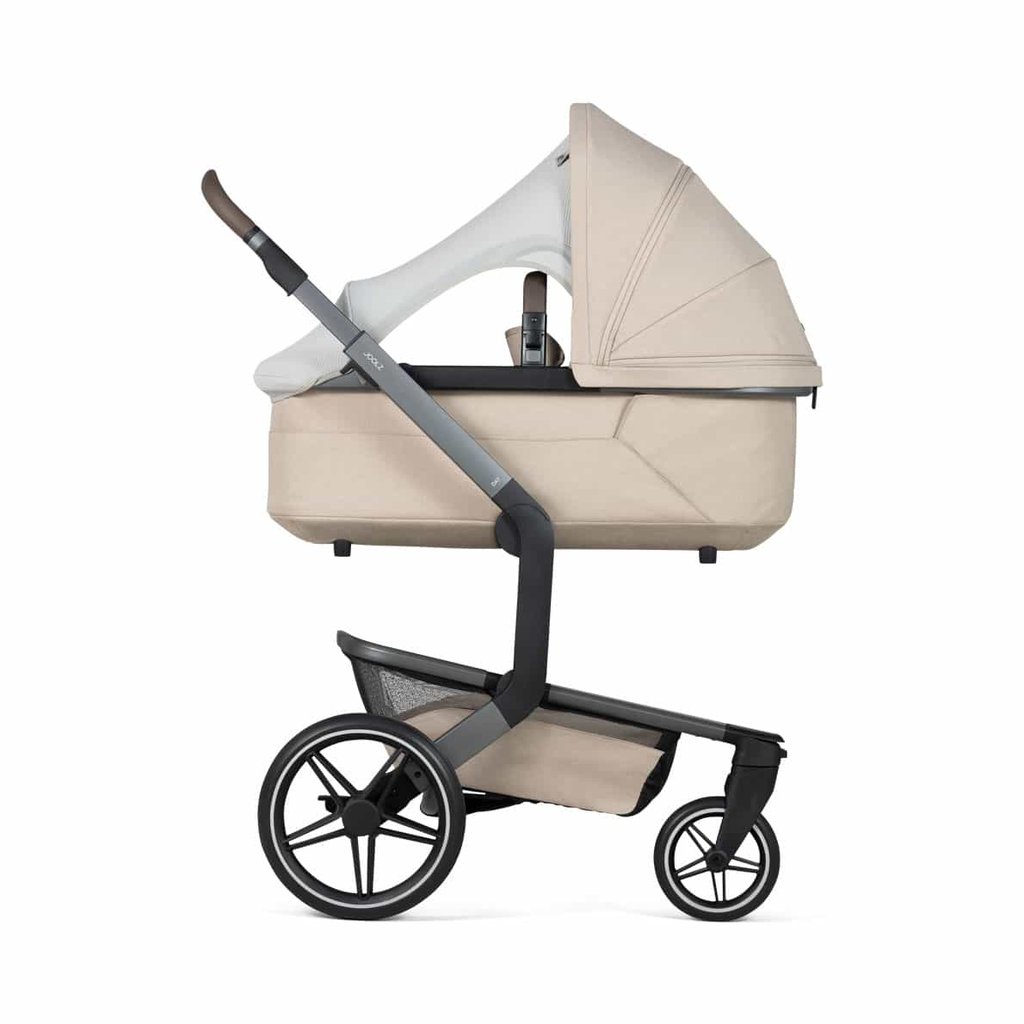 Joolz Day5 Comfort Cover 4 auf Babywanne aufgezogen