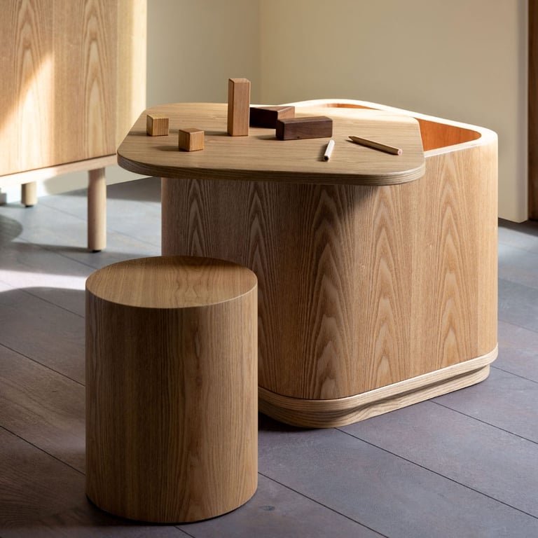 Quax Ablagetisch mit Verstau-Möglichkeiten Yume 2 dekoriert im Kinderzimmer Spieltisch mit Verstau Möglichkeit