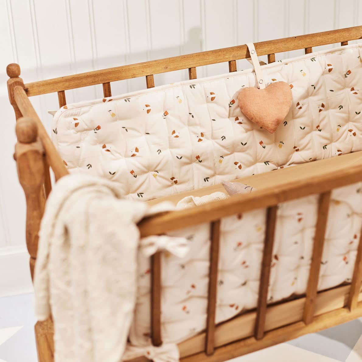 Dear April Bettnestchen, Songbirds, Ansicht im Babybett installiert