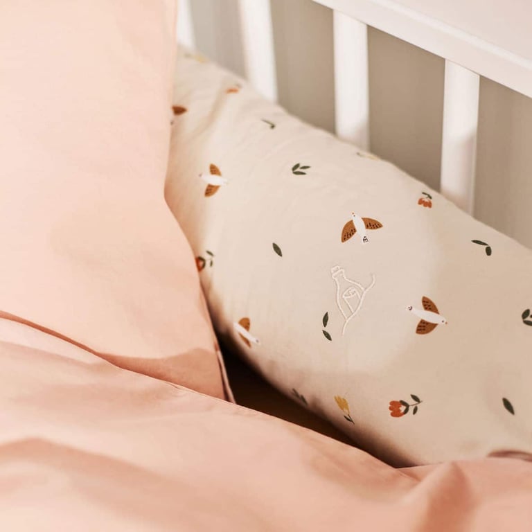 Dear April Bettschlange, Songbirds, Detailansicht