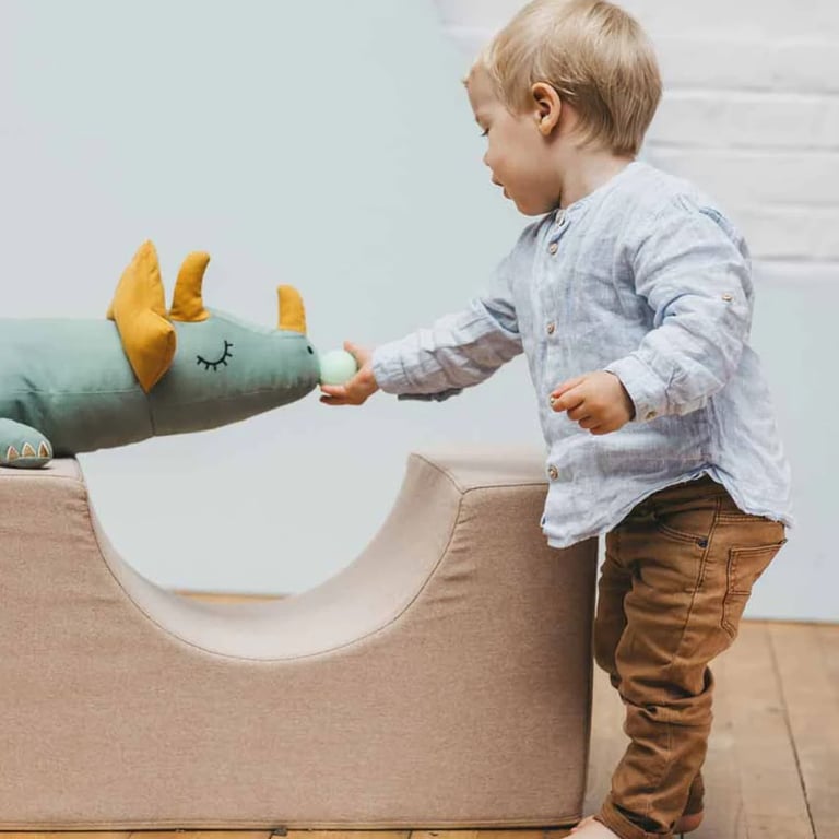 Little Casimir Bettschlange Cuddle Buddy Sage Saurus 1