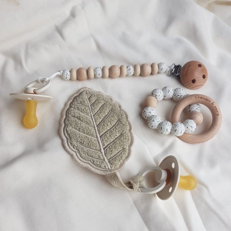 Chewies & More Schnullertuch Leaf 1