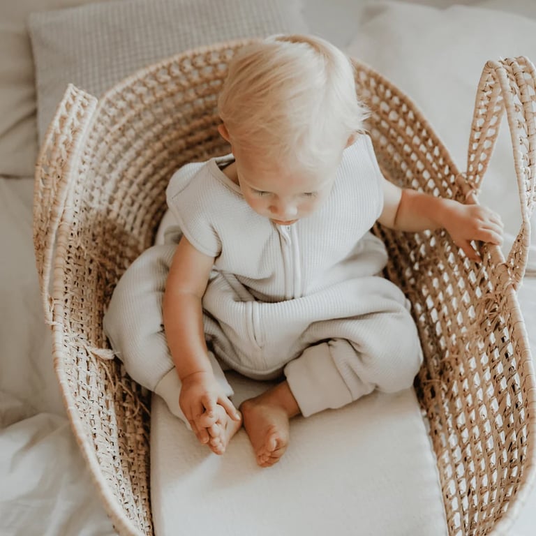 Emma & Noah Schlafsack mit Umschlag-Füßen Essentiell Beige (2.5 TOG) 1