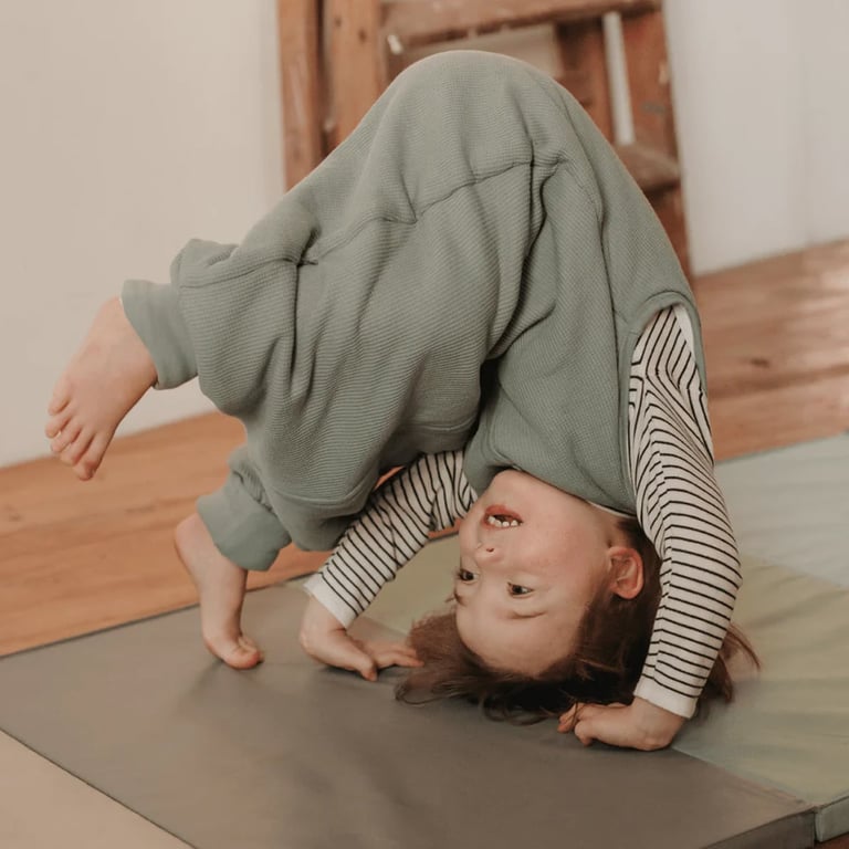 Emma & Noah Schlafsack mit Umschlag-Füßen Essentiell Mint (2.5 TOG) 4