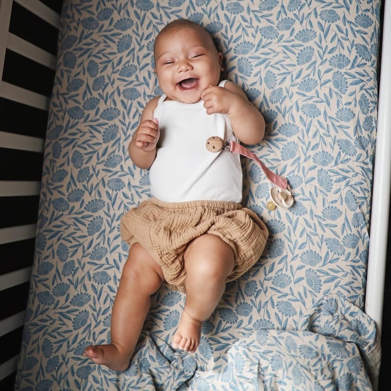 Mushie Musselin Swaddle Blue Flowers 1