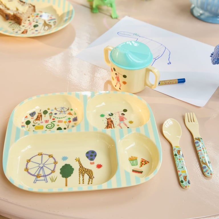 Rice Melamin Kinderteller mit 4er Einteilung Fun Fair Print, mint 1