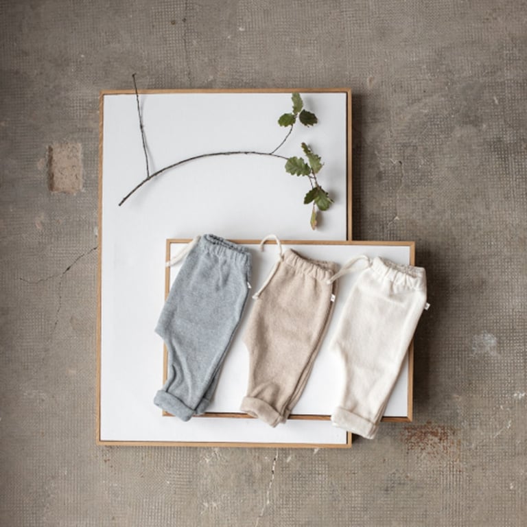 1+ in the family Hose Alain, beige 1