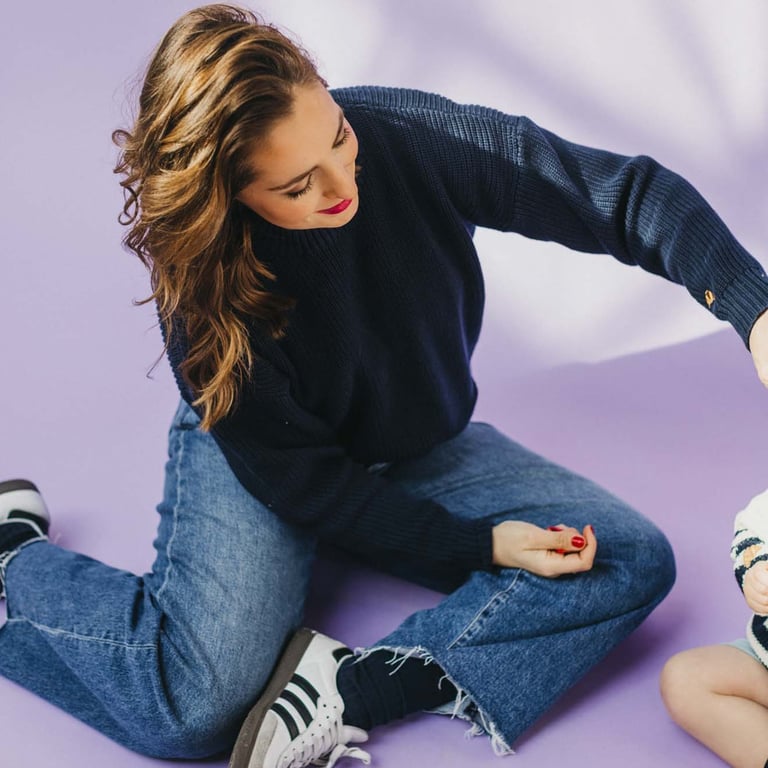 Jessi x Vacvac Stricksweater 2.0 Limited Adult Just navy with Croissants 1