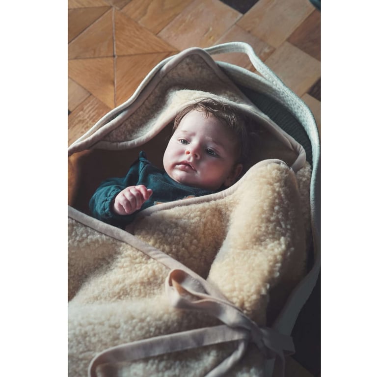 We are wovens Wickeldecke Flat White