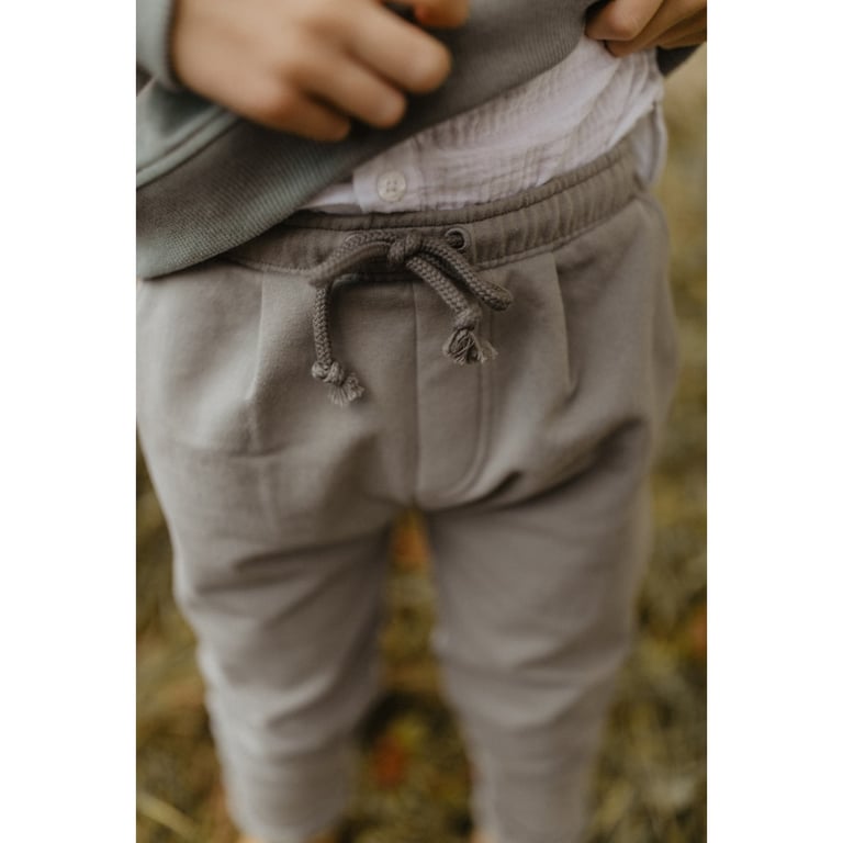 Leevje Jogginghose aus Bio-Baumwolle, olive 1