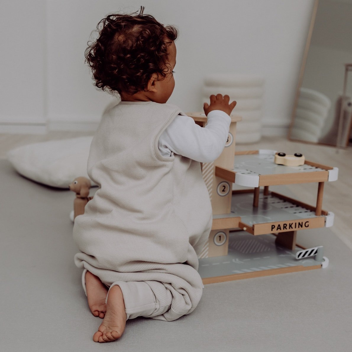 Emma & Noah x Baby Kochs Love Edition Schlafsack mit Umschlag-Füßen, Essentiell Beige (2.5 TOG) 5