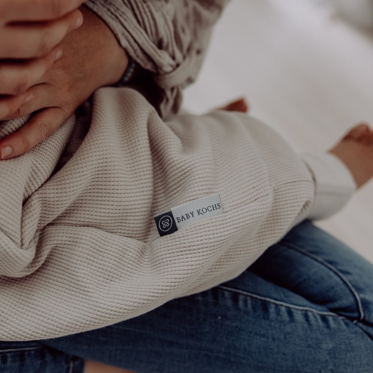 Emma & Noah x Baby Kochs Love Edition Schlafsack mit Umschlag-Füßen, Essentiell Beige (2.5 TOG) 6