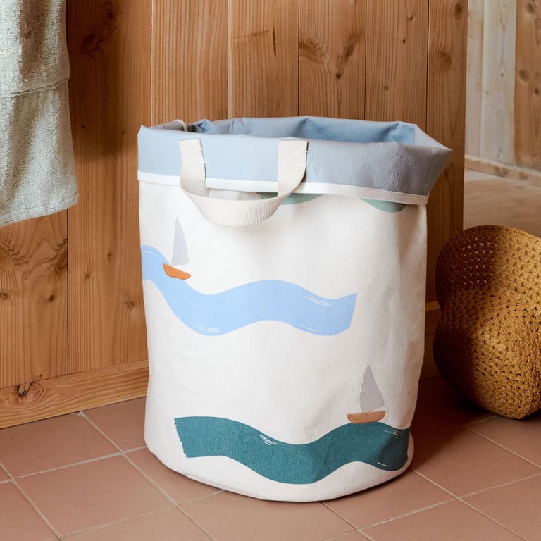 Dear April bestickter Aufbewahrungskorb, groß, Waves Lifestylebild
