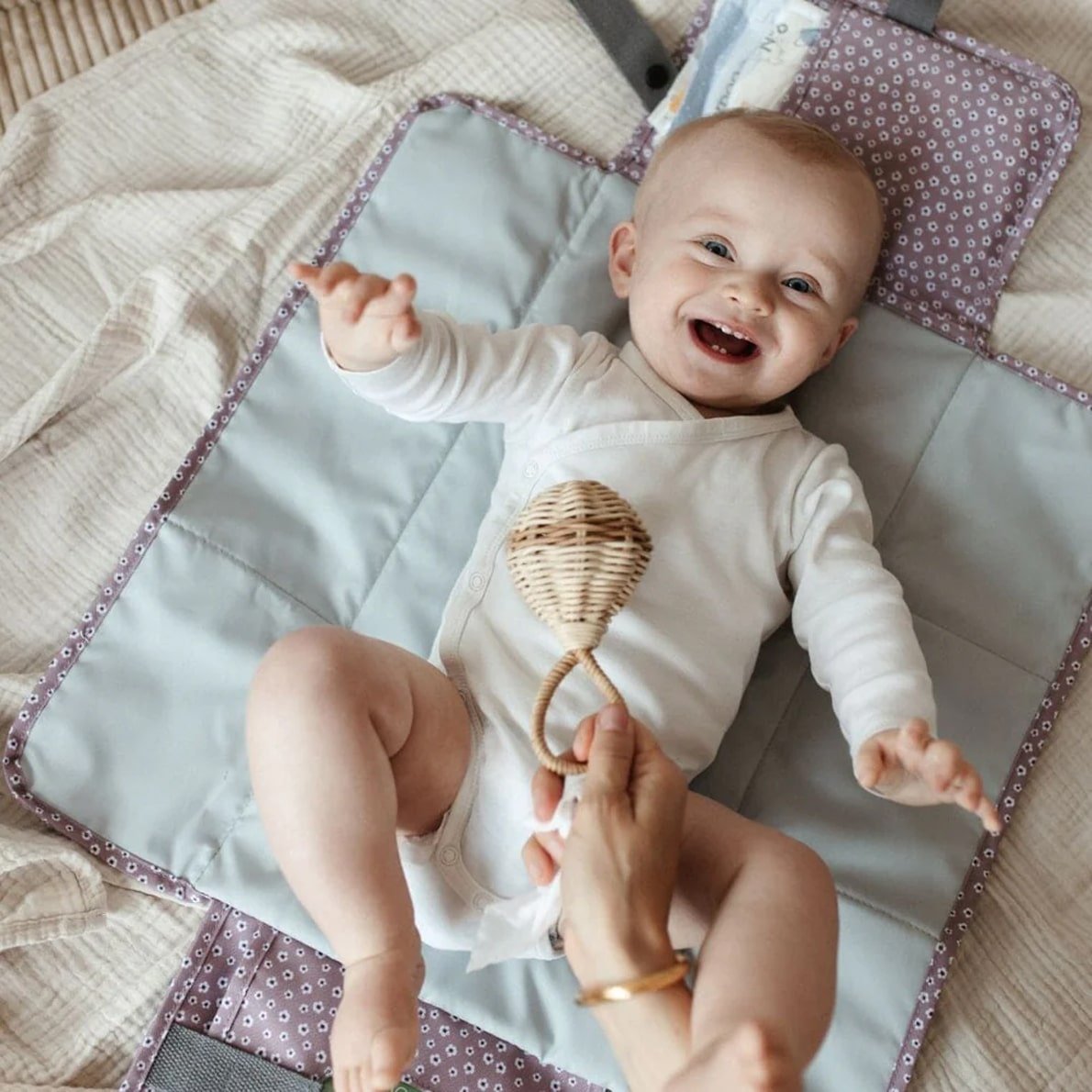 Emma & Noah Wickelunterlage Blume Berry 1