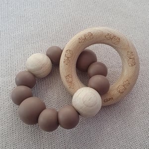 Chewies & more Beißring/Rassel Gravur Elefant, braun