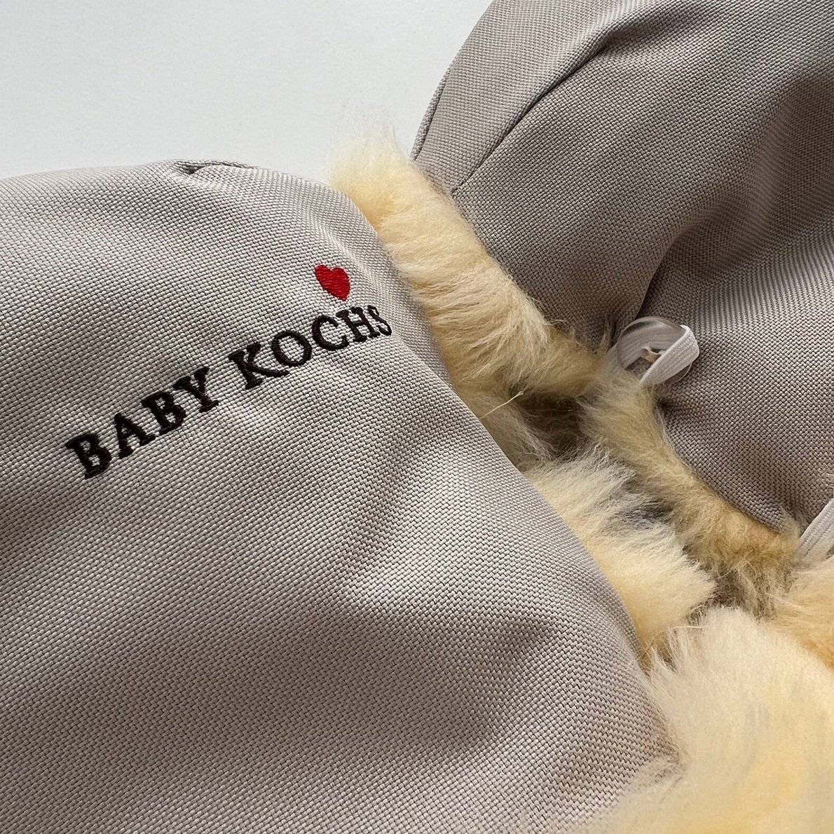 Hofbrucker x Baby Kochs Love Lammfell-Handschuhe für den Kinderwagen