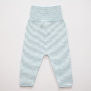 Papa Lobster Kaschmir-Babyhose Bobby Ministripe, hellblau mélange- weiß