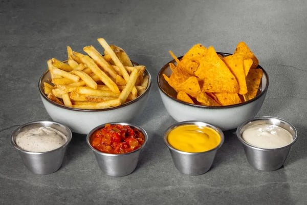 Nachos or fries w dip