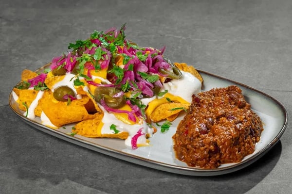 Messy nachos w veg chili