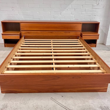Mid Century Modern Teak Veneer Queen Size Platform Bed With Nightstands 
