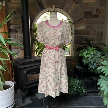 Vintage 1980s Beige Lightweight Linen Muted Purple and Green Flowers Dress 
