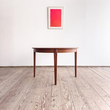Round Dining Table by Sigh & Son, extendable teak wood table 