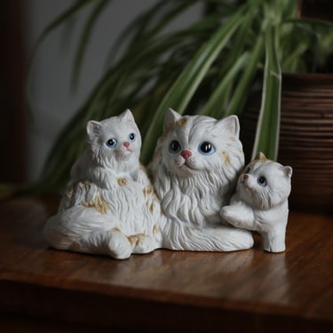 Vintage HOMCO Cat Family Figurine – 1412 Mom & Kittens, White Persian Cat Trio, 1970s Homco Home Interiors, Collectible Ceramic Cat Decor 