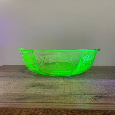 RARE Vintage Hocking Princess Green Uranium Glass Salad Bowl 