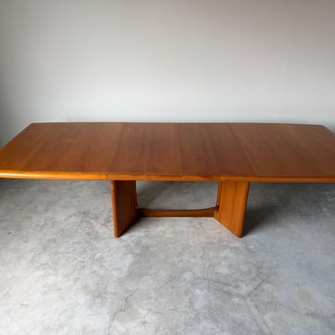 1970s Mid-Century Danish  Modern Ansager Møbler Teak Expandable Dining Table with Two Leaves 
