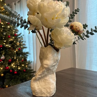 Contemporary Sculptural Vase | Abstract Art | Porcelain | Flower Arrangement | Minimalistic 