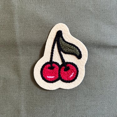 Handmade / hand cranked machine chainstitched tan felt patch - large red rose - vintage style - traditional tattoo flash 
