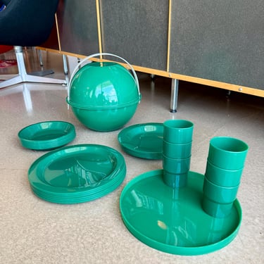 Vintage Ingrid Chicago Party Ball Picnic Set Green 27 Pc Postmodern Space Age Melamine Dinnerware 