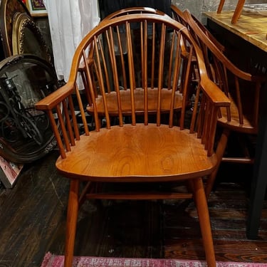 Nichols and Stone oak Windsor arm chairs. 6 available. 20” x 18” x 33” seat height 17” 